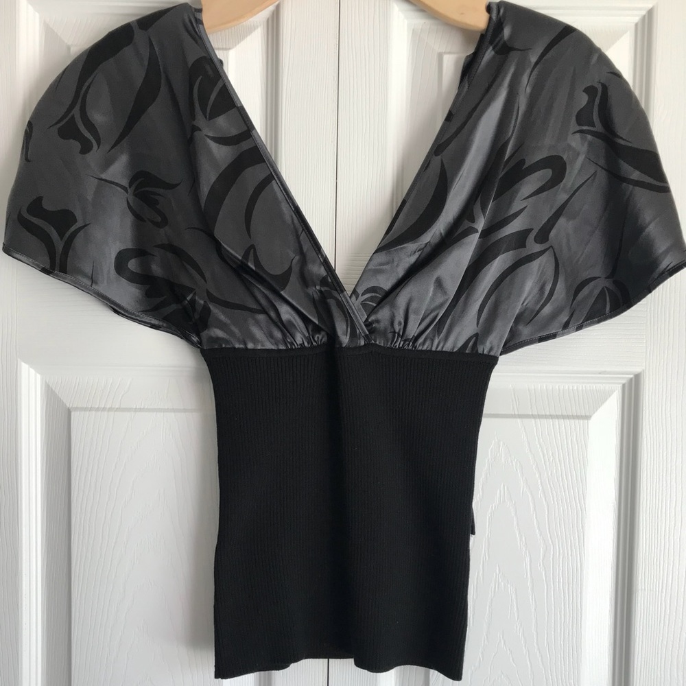 BLACK PLUNGE TOP
